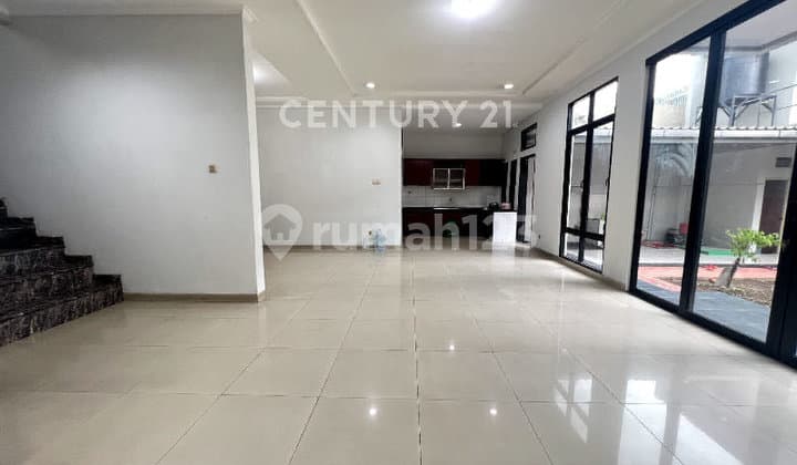 Rumah 2 Lantai Baru Renovasi di Batununggal Indah