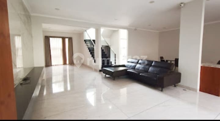 Rumah Bagus Semi Furnished Batununggal Molek Bandung
