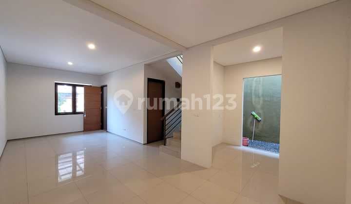 Nice 2-Story House in Setra Duta, Bandung