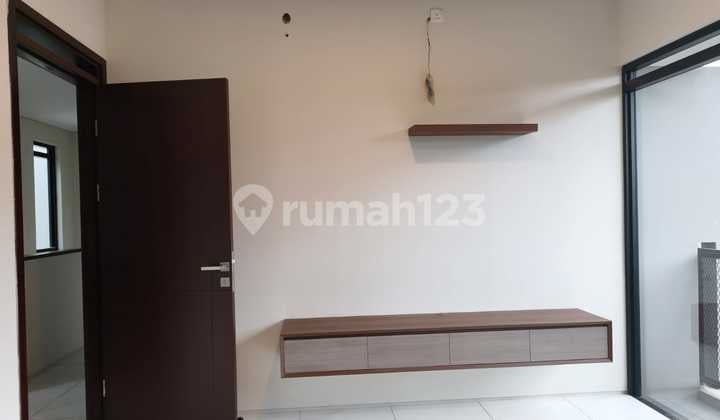 Rumah di Kota Baru Parahyangan Tatar Tarubhawana