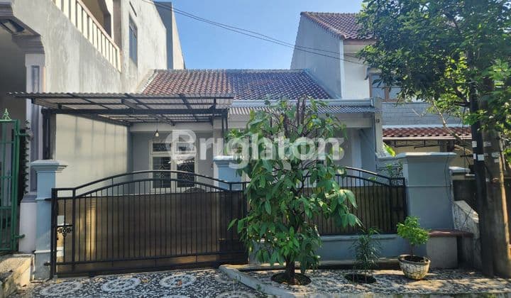 Rumah di sewakan di Indahprasta sangat strategis dekat jalan utama yang sangat rapih dan siap huni