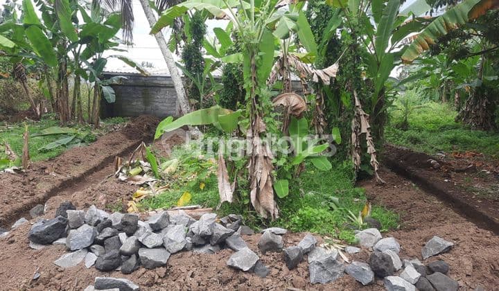 TANAH DI BARAT LAPANGAN ASTINA GIANYAR