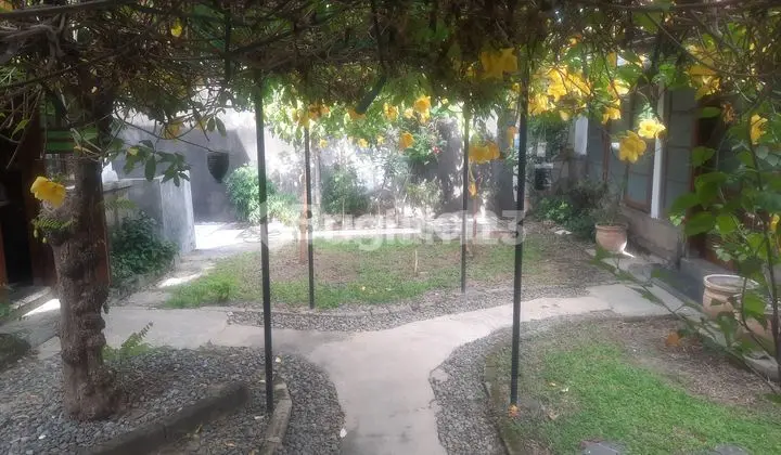 RUMAH DI RENON