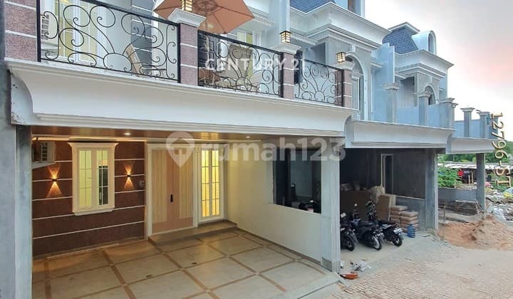 Excusive Townhouse Premium With Balcony Di Jagakarsa
