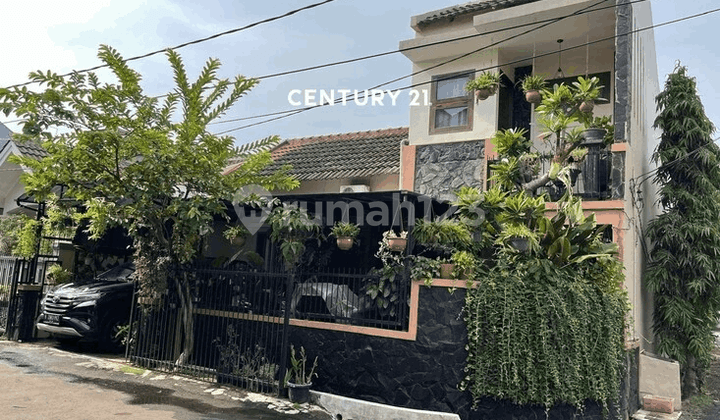 For Sale: Well-Maintained, Secure, and Comfortable Hook House in Graha Raya