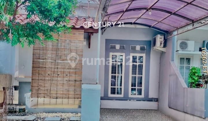 For Sale Corner House in a Cluster Near Parigi Graha Raya Toll