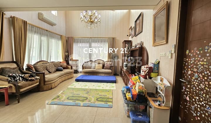 For Sale Hook Position House Near Park in Kebayoran Bintaro