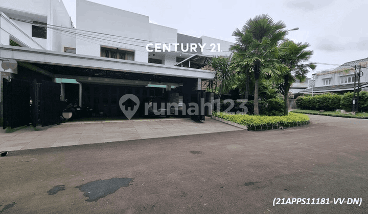 Rumah Mewah Dalam Cluster Premium Dgn Kolam Renang di Bintaro