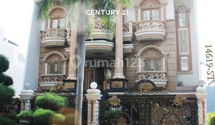 For Sale: Luxury House with Location Near Mall in Kelapa Gading