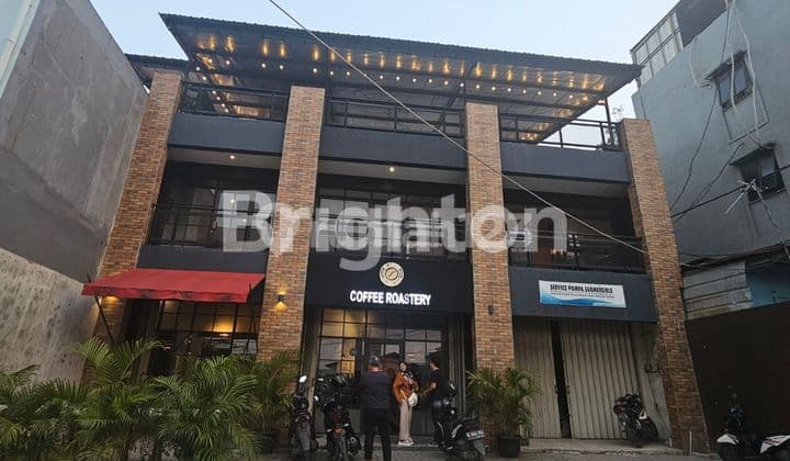 3-Story Shophouse Adjacent Strategic Location Cakung East Jakarta