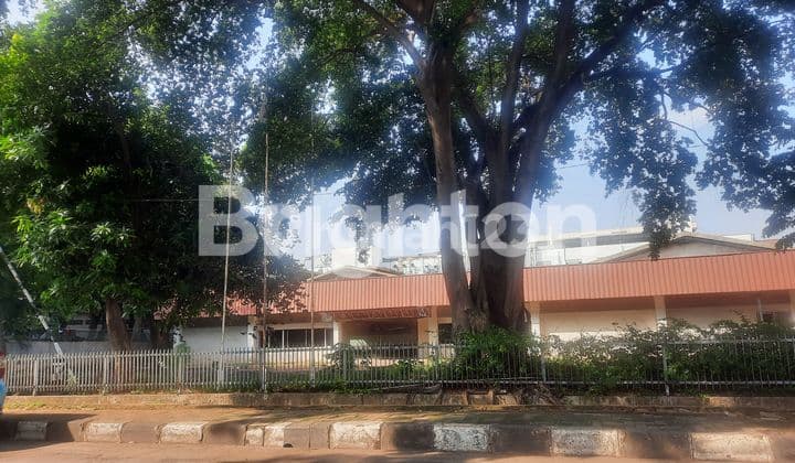 GUDANG STRATEGIS DI KAWASAN JIEP PULOGADUNG - JAKARTA TIMUR