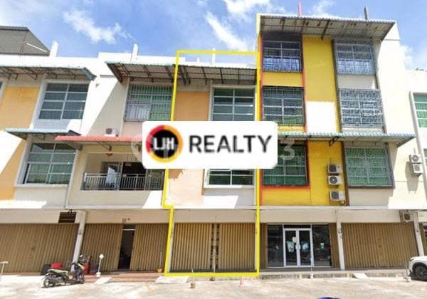 Ruko 3 Lantai Tengah Kota di Baloi Blok 4