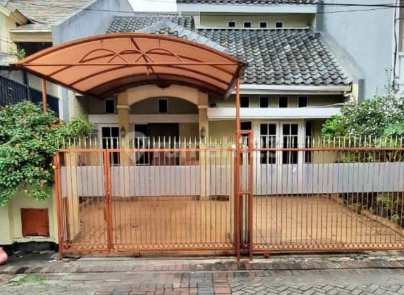 1 1/4 story house in Citra 3, Pegadungan, Kalideres, West Jakarta. Location near Soetta Airport and Agung Sedayu Mall Taman Palem.
