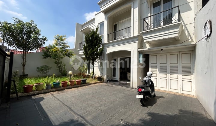 Rumah Mewah di Tebet Timur, Akses Jalan 3 Mobil, Lingkungan Nyaman