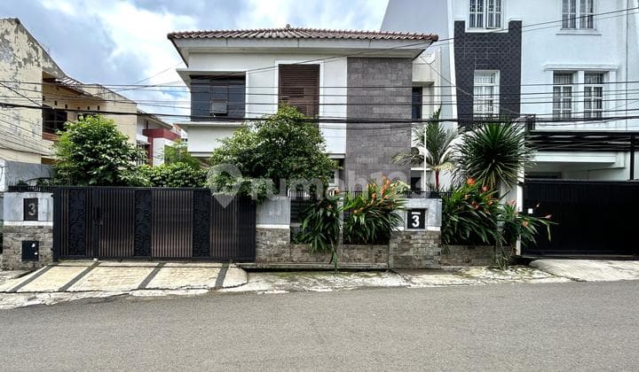 Rumah Mewah di Tebet Barat, Akses Jalan Lebar 3 Mobil