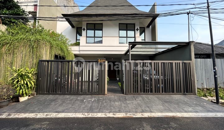 Extremely Rare, Luxury House in West Tebet with 3-Car Access, Comfortable Environment