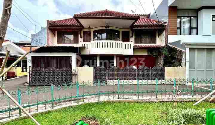 Tebet in Front of the Park Easy Access 1 Car Wide Road