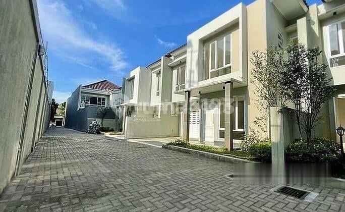Rumah Dalam Komplek Polonia Cluster Townhouse Otista Cipinang Cimpedak