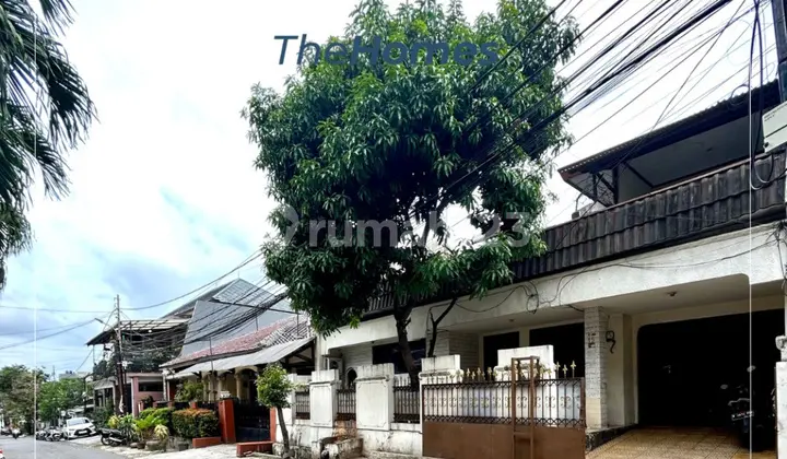 Rumah di Tebet Barat, Akses Jalan 3 Mobil, 1 Arah