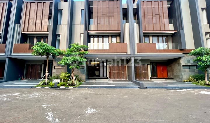 Rumah di Dalam Komplek Townhouse Cluster Pancoran Timur