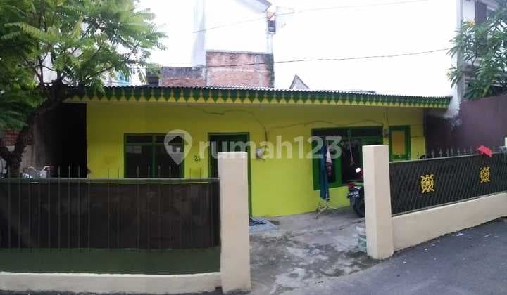 Rumah di Tebet Timur, Akses Jalan 1 Mobil Dekat Taman