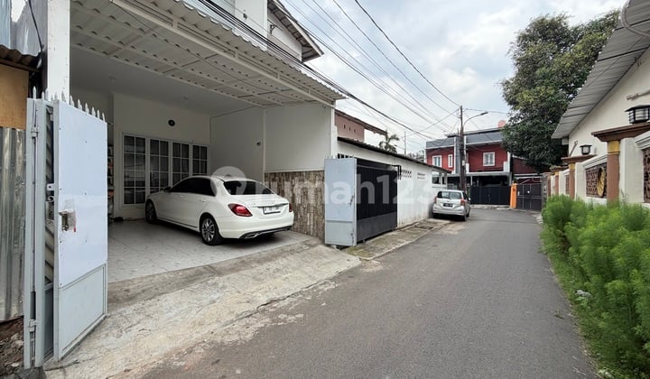Rumah Siap Huni di Tebet Barat, Akses Jalan 2 Mobil