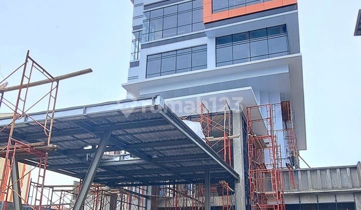 Gedung di Otista Jalan Raya Gedung di Otista Jalan Raya