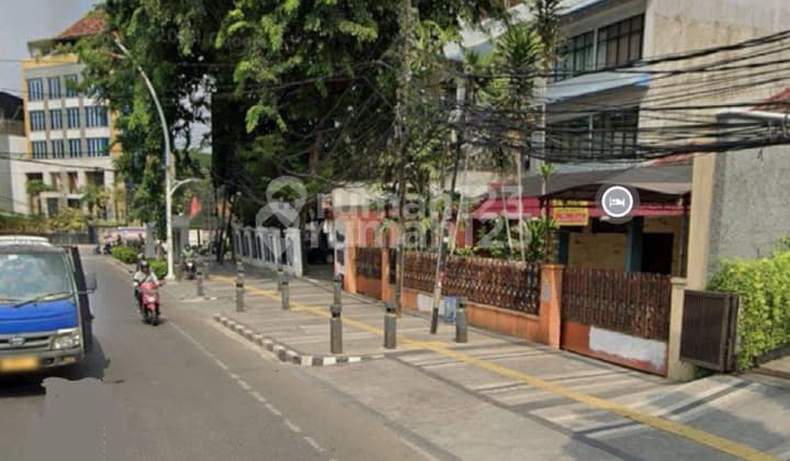 Rumah di Menteng, Area Komersial Bisa Bangun 6 Lantai, Jalan Utama