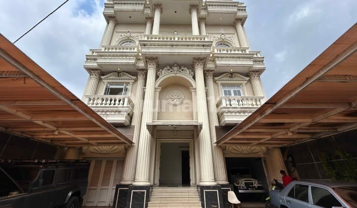 Rumah di guntur setiabudi 3 lantai akses jalan lebar