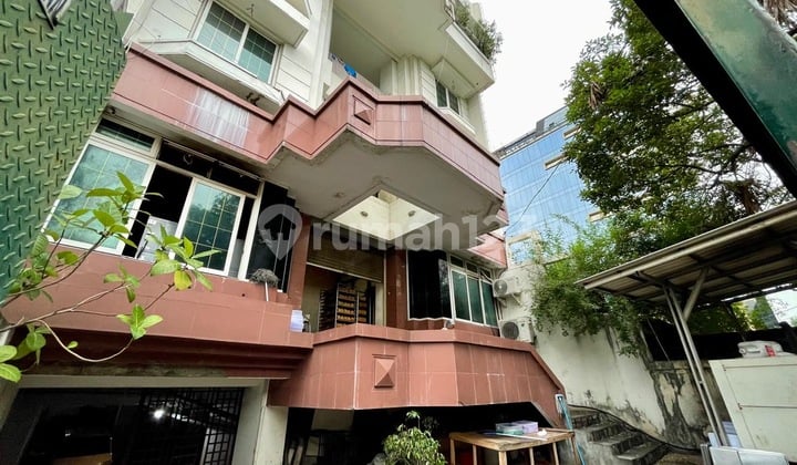 Gedung Kantor di Menteng Jalan Utama, Dekat Stasiun