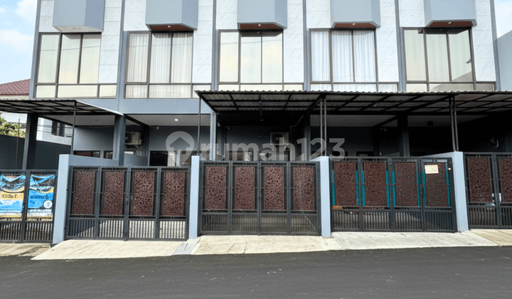 Rumah di Kalibata Full Fursnished Akses Jalan 2 Mobil, 3 Lantai, Smart House