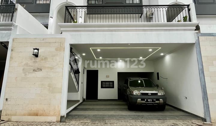 Rumah di Pejaten Barat, Dalam Komplek Townhouse Cluster