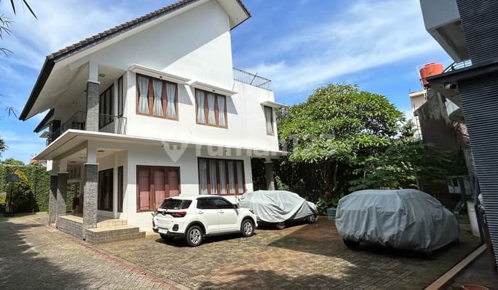 Rumah di Dalam Komplek Menteng Dalam