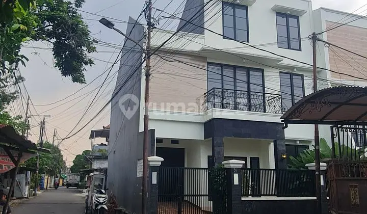 Rumah di Kalibata Utara Akses Jalan 2 Mobil