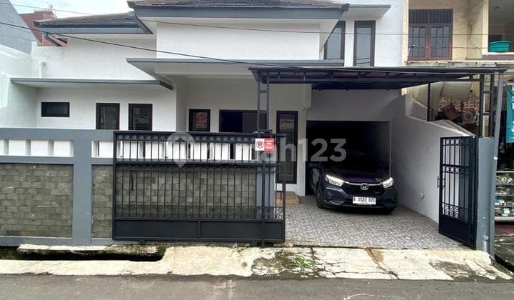House in Kalibata Pejaten Timur Rawajati with road access for 2 cars, near Bin complex.