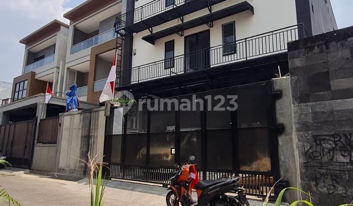 Rumah kost di pancoran 44 kamar kos income 100 juta an per bulan