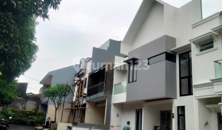 House in Pejaten Dalam Complex, Wide Access