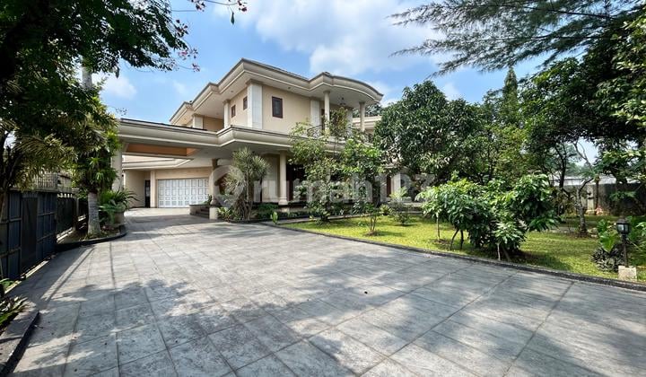 Rumah Mewah Siap Huni Dalam Komplek Dekat Pusat Perbelanjaan