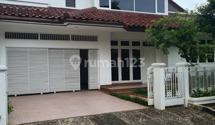 Ready-to-Occupy Home in a Park-Facing Complex Rarely Available