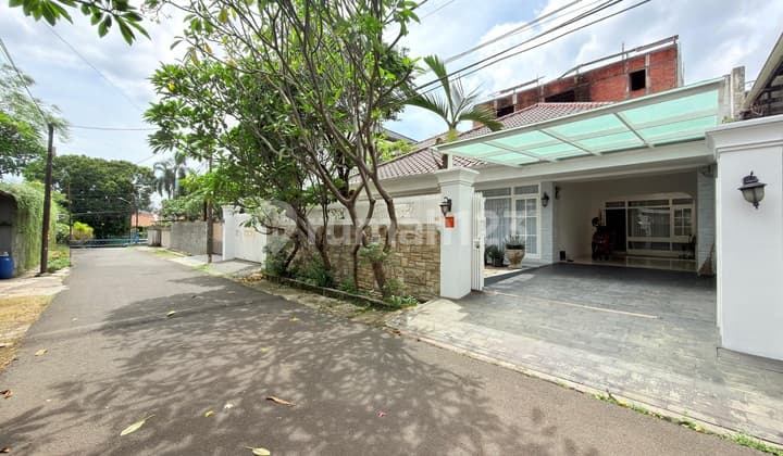 Rumah Mewah Terawat Dalam Komplek di Tebet