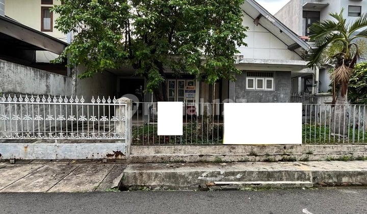 Termurah Rumah Hitung Tanah di Tebet Akses Jalan Lebar