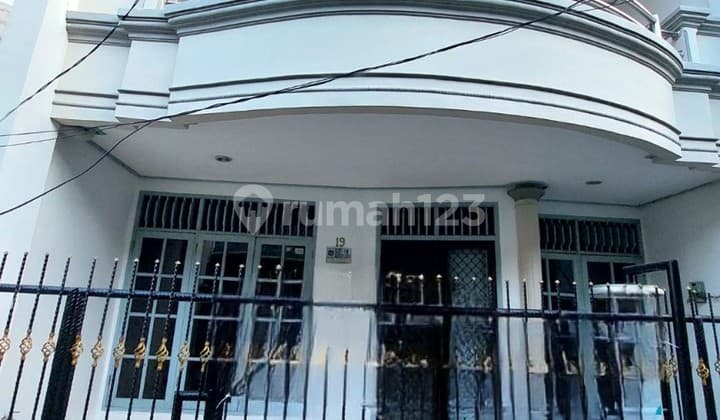 Cape Cod style house ready to move in