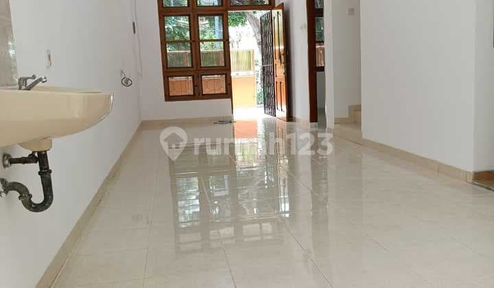 Tanjung Duren House, 6 Meters Wide, 2 Car Road Access.