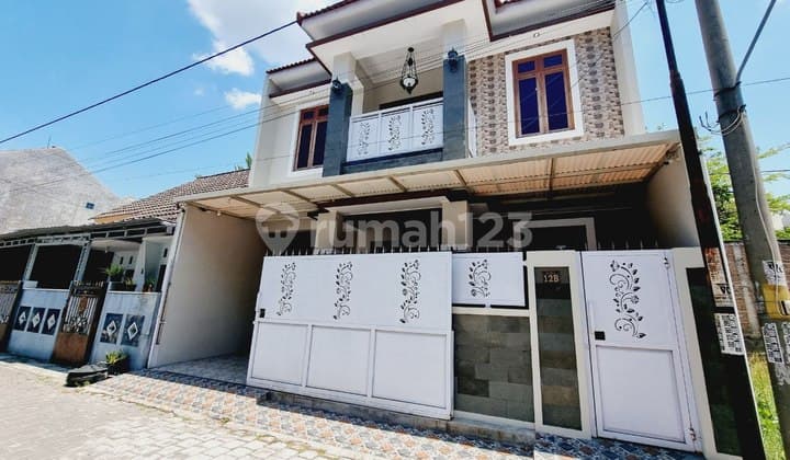 Rumah Modern 2 Lantai Di Dalam Perumahan Gentan