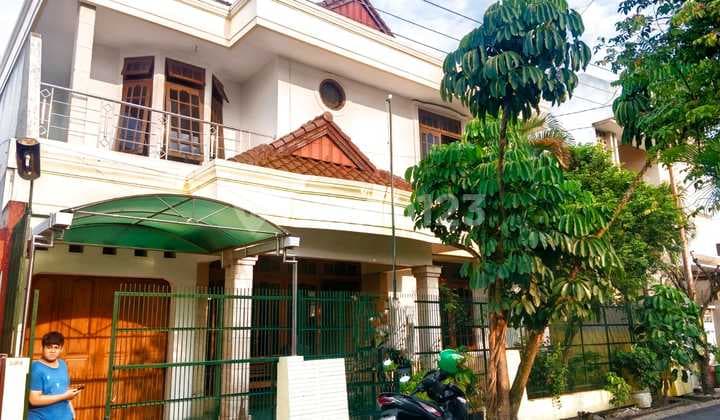 Rumah Bagus terawat 2 Lantai dekat Tol Solo