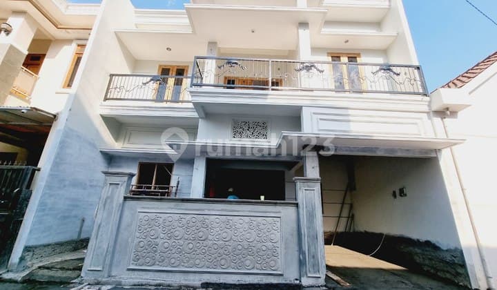 Rumah Baru 2lantai Model Mini Klasik Finishing