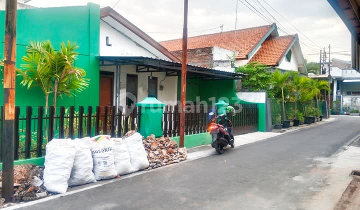 Comfortable and safe pre-owned house near Klodran Toll Exit Gate.