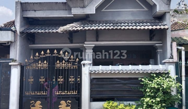 Rumah Second Strategis dekat Mall The Park