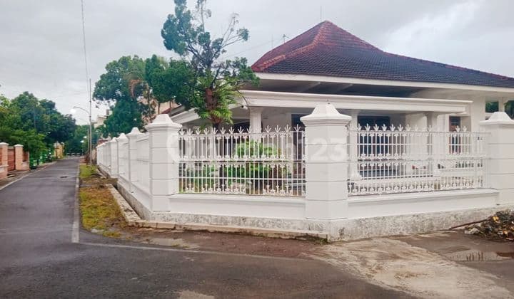 Rumah Hook Klasik Include Furnish Dekat Ke Rs Jih Surakarta