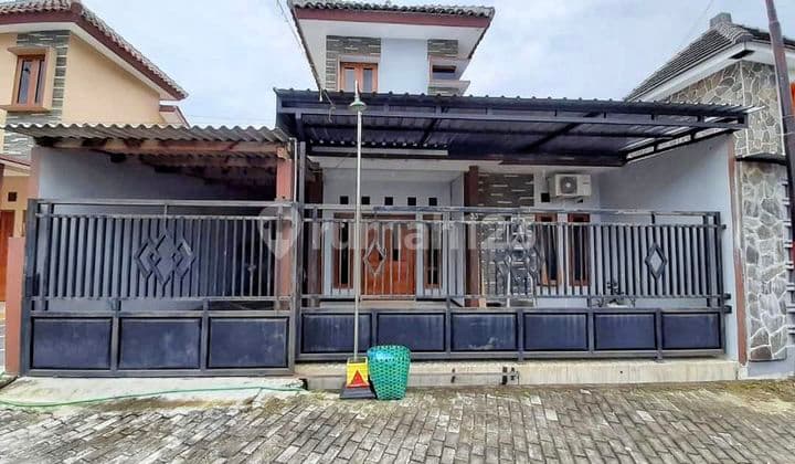 Rumah second bagus dekat ke Indogrosir Jaten Karanganyar